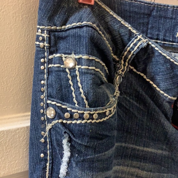 Y2K ALMOST FAMOUS CAPRIS BLUE JEANS 13 DISTRESSED CROPPED BLING STITCHING DENIM - Picture 7 of 13